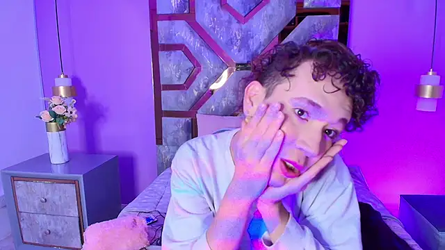 Snapshot of Electra_Gosselin chatting on October 13, 12:05 pm Electra Gosselin online show from October 13, 12:05 pm