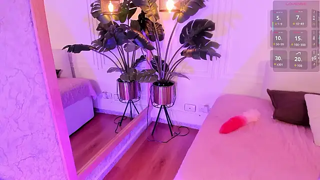 Dafne Hillss online show from March 13, 11:50 am