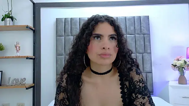Skyler Fox  online show from May 2, 8:14 pm