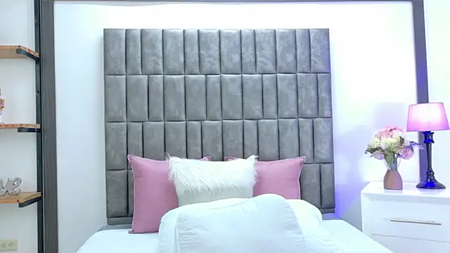 Skyler Fox  online show from May 26, 7:54 pm