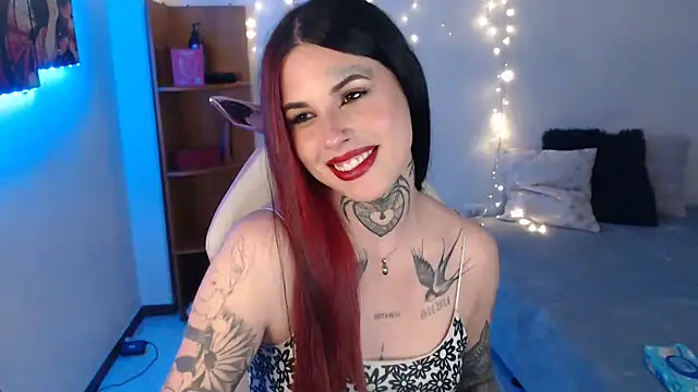 Maddy Vicius19 online show from May 15, 1:45 am