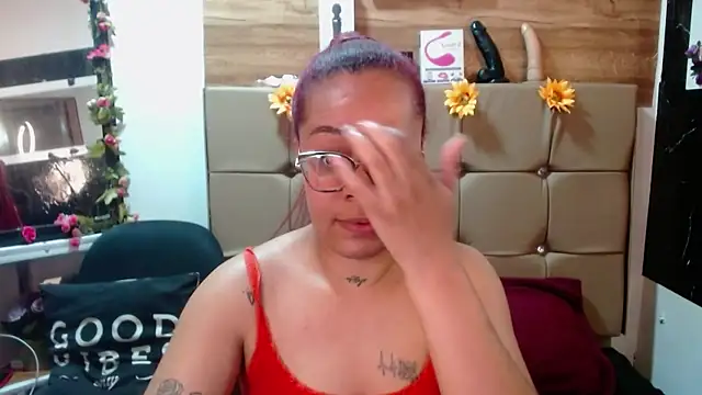 Snapshot of MIA__SPENCER chatting on October 3, 6:05 pm MIA SPENCER online show from October 3, 6:05 pm