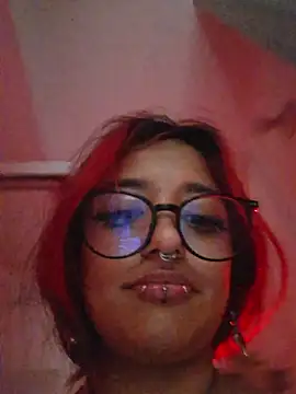 carolinerue online show from May 2, 8:03 pm