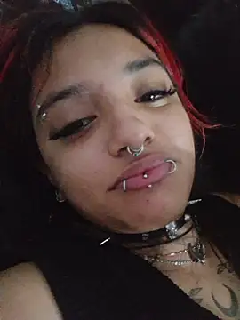 carolinerue online show from May 12, 10:23 am