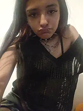 carolinerue online show from May 13, 3:15 am