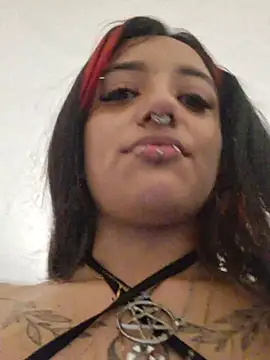 carolinerue online show from May 16, 2:19 am