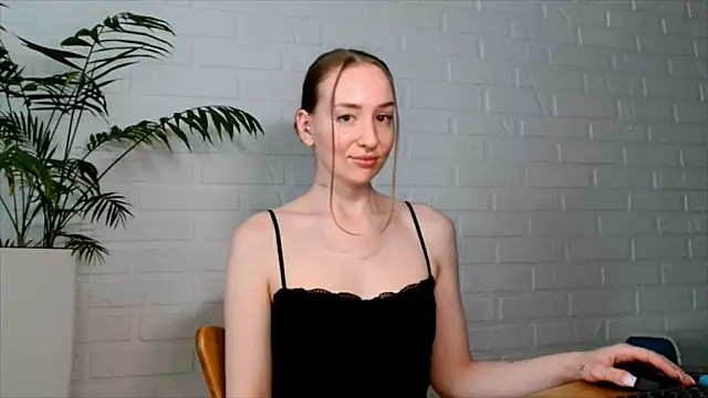 WhitePrincessLuna online show from June 18, 2:32 pm