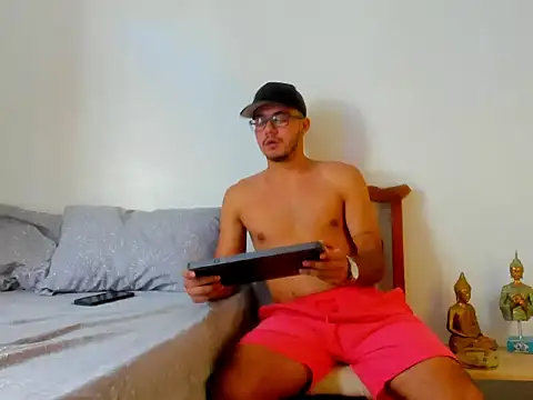 Snapshot of Dusan_greyy chatting on September 26, 7:07 pm Dusan greyy online show from September 26, 7:07 pm