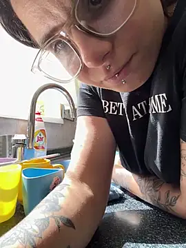 Brutecia2002 online show from April 3, 10:46 am