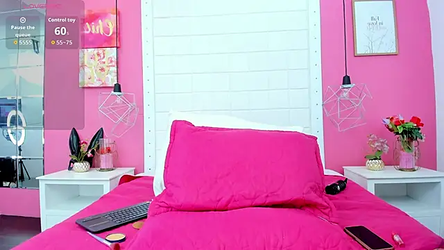 Snapshot of TransDoll09 chatting on October 8, 6:05 pm TransDoll09 online show from October 8, 6:05 pm