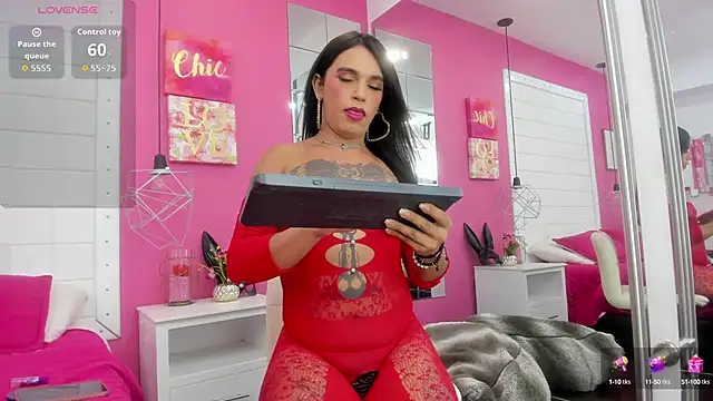 Snapshot of TransDoll09 chatting on October 16, 4:19 pm TransDoll09 online show from October 16, 4:19 pm