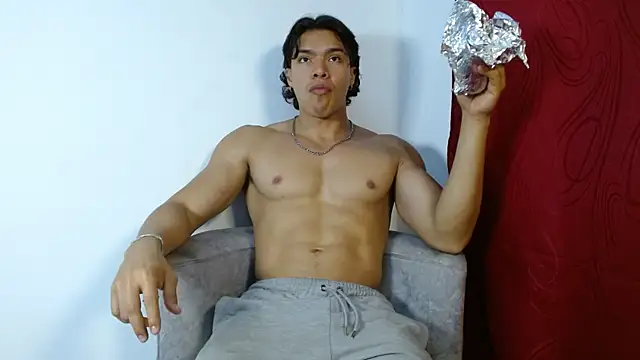 Snapshot of adriel_escalante chatting on October 11, 1:38 am adriel escalante online show from October 11, 1:38 am