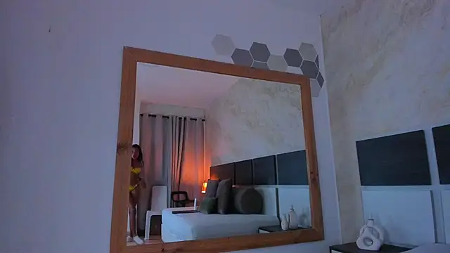 Snapshot of Susanna_Cute chatting on October 20, 1:11 pm Susanna Cute online show from October 20, 1:11 pm