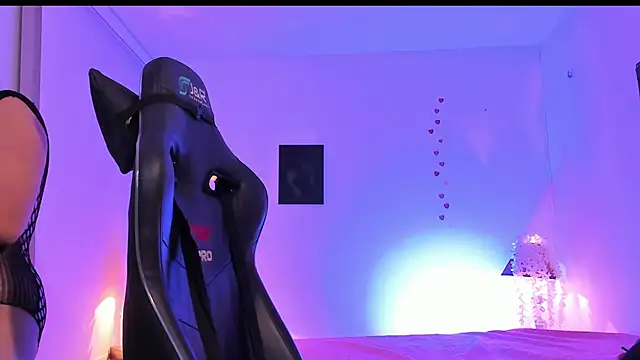 Snapshot of SussanMillerr_ chatting on September 19, 8:16 am SussanMillerr  online show from September 19, 8:16 am