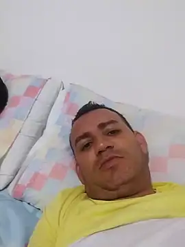 Snapshot of Erick_and_sergio chatting on September 22, 12:45 am Erick and sergio online show from September 22, 12:45 am