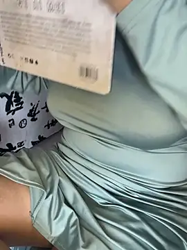 Snapshot of rhizanthella_ chatting on October 2, 4:36 pm rhizanthella online show from October 2, 4:36 pm