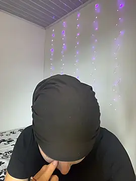 Snapshot of rhizanthella_ chatting on October 8, 6:49 pm rhizanthella online show from October 8, 6:49 pm