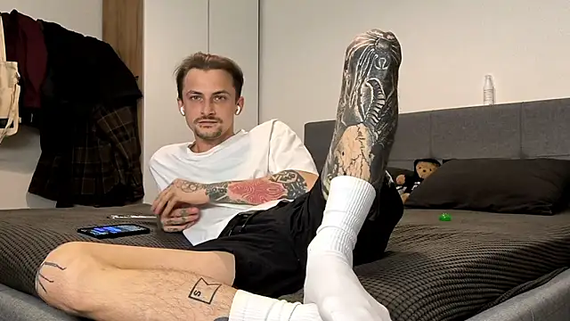 Snapshot of Simon_Feet chatting on September 27, 6:46 pm Simon Feet online show from September 27, 6:46 pm