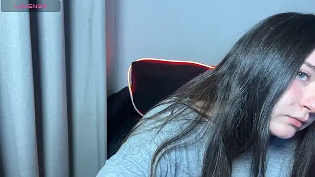 Snapshot of valentinauwu chatting on October 19, 1:28 am valentinauwu online show from October 19, 1:28 am