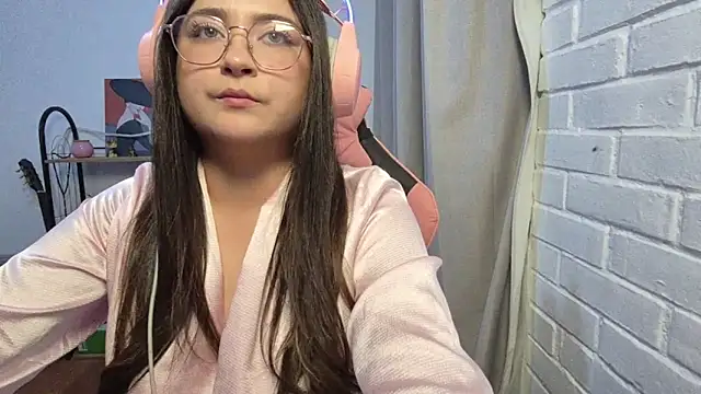 valentinauwu online show from March 31, 6:14 am