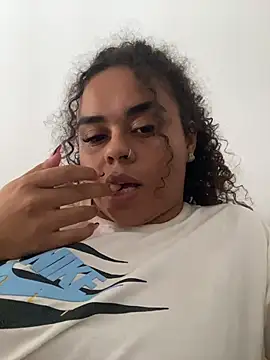 Snapshot of ___seusegredo chatting on February 10, 3:27 pm seusegredo online show from February 10, 3:27 pm