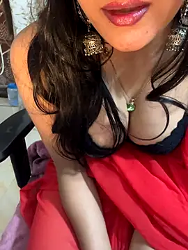 Snapshot of tanvi_001 chatting on October 14, 7:42 am tanvi 001 online show from October 14, 7:42 am