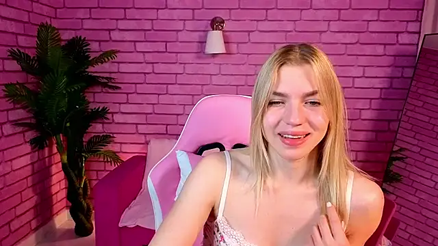 Snapshot of Margo_Robbbie chatting on October 18, 1:08 am Margo Robbbie online show from October 18, 1:08 am