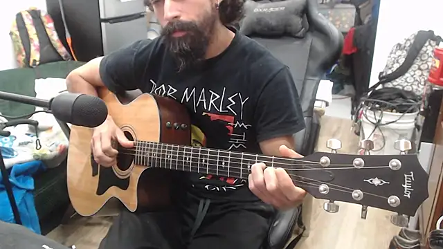 Snapshot of Stringin69 chatting on June 4, 12:44 pm Stringin69 online show from June 4, 12:44 pm