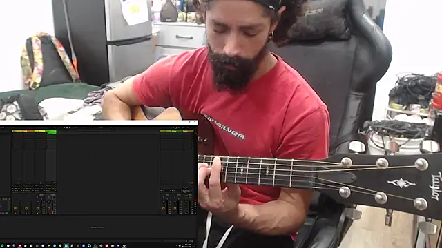 Snapshot of Stringin69 chatting on June 11, 1:31 pm Stringin69 online show from June 11, 1:31 pm