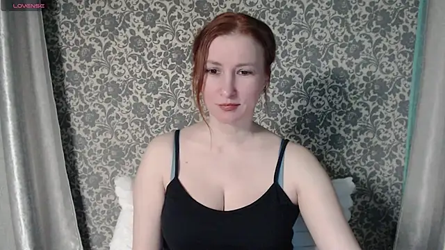 Snapshot of LesanaMagic chatting on February 9, 7:41 pm LesanaMagic online show from February 9, 7:41 pm
