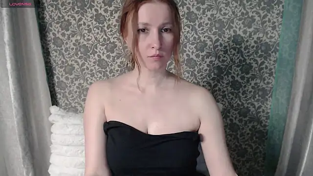 Snapshot of LesanaMagic chatting on February 13, 10:33 pm LesanaMagic online show from February 13, 10:33 pm