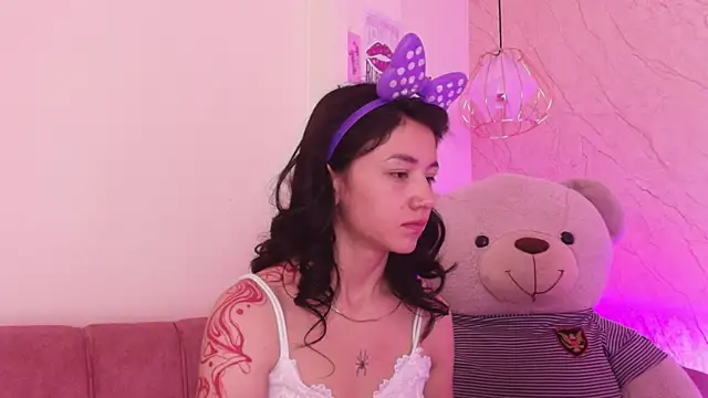 april bennett online show from November 7, 12:38 pm