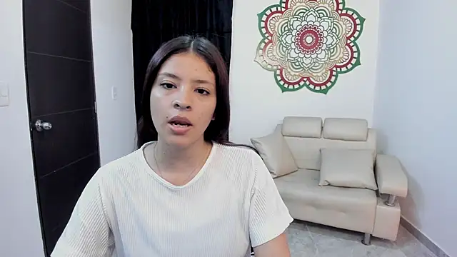 Snapshot of Candy_fox_19 chatting on February 13, 4:03 pm Candy fox 19 online show from February 13, 4:03 pm