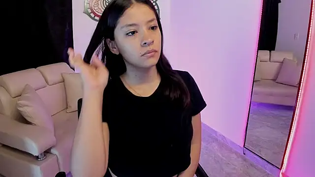 Snapshot of Candy_fox_19 chatting on February 28, 1:23 pm Candy fox 19 online show from February 28, 1:23 pm