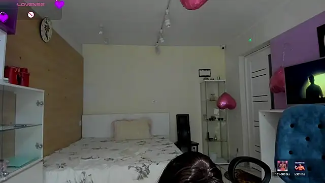 Snapshot of dark_summer chatting on March 29, 3:34 pm dark summer online show from March 29, 3:34 pm