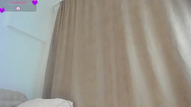 Snapshot of dark_summer chatting on April 1, 5:32 pm dark summer online show from April 1, 5:32 pm