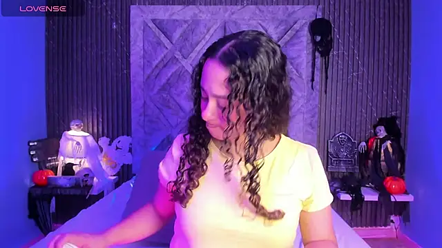 Snapshot of EverlyMooree chatting on November 1, 8:11 pm EverlyMooree online show from November 1, 8:11 pm