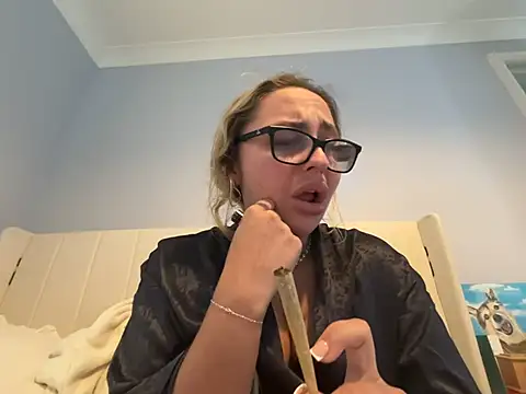 petitelucyXoxx online show from June 11, 5:55 pm