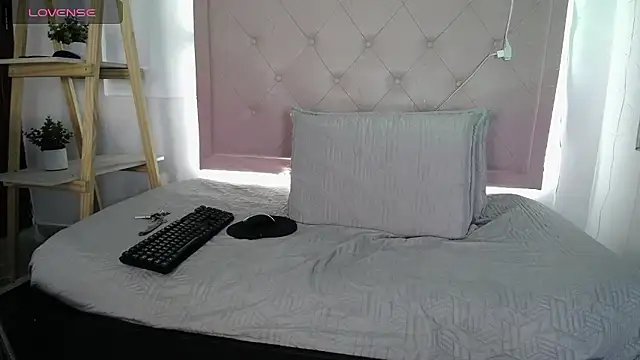 Dulce  Lovee online show from January 17, 9:40 pm