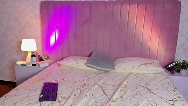 Snapshot of RobinBennett chatting on October 2, 4:47 pm RobinBennett online show from October 2, 4:47 pm