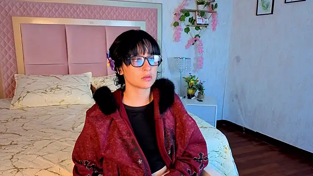 Snapshot of RobinBennett chatting on October 11, 4:49 pm RobinBennett online show from October 11, 4:49 pm