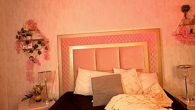 Snapshot of RobinBennett chatting on October 16, 12:06 pm RobinBennett online show from October 16, 12:06 pm