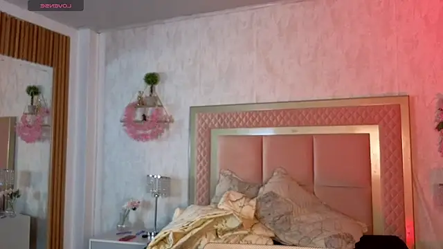 Snapshot of RobinBennett chatting on October 20, 12:27 pm RobinBennett online show from October 20, 12:27 pm