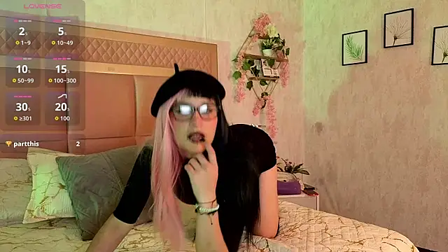 Snapshot of RobinBennett chatting on October 25, 11:29 am RobinBennett online show from October 25, 11:29 am