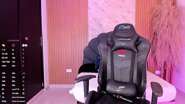 ashly moonn online show from October 6, 3:09 pm