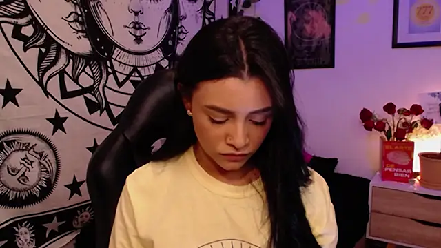 MarilynWhite  online show from November 7, 2:00 am