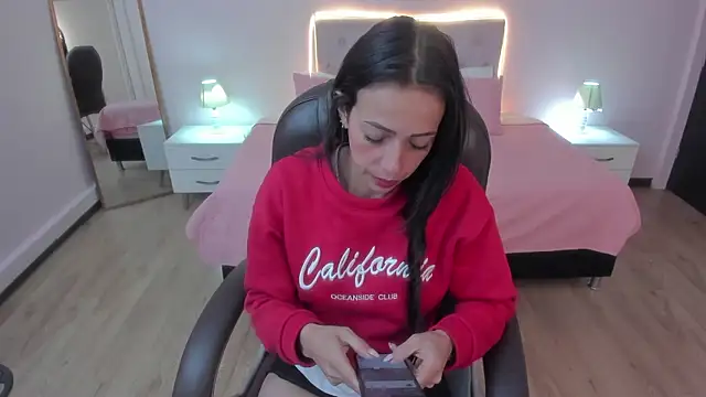 Snapshot of Mariam_Lopez__ chatting on February 27, 3:39 am Mariam Lopez online show from February 27, 3:39 am