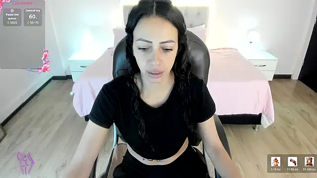 Snapshot of Mariam_Lopez__ chatting on April 18, 3:32 am Mariam Lopez online show from April 18, 3:32 am