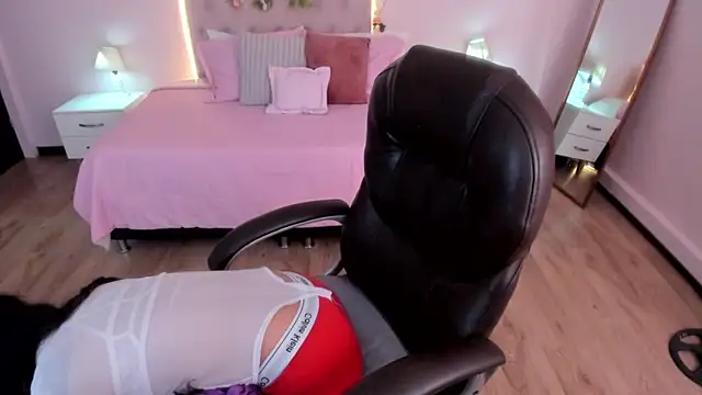 Snapshot of Mariam_Lopez__ chatting on April 28, 3:22 am Mariam Lopez online show from April 28, 3:22 am