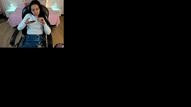 Snapshot of Mariam_Lopez__ chatting on May 1, 4:28 am Mariam Lopez online show from May 1, 4:28 am